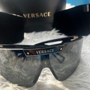 Versace Medusa Icon Shield Sunglasses( changeable lenses)